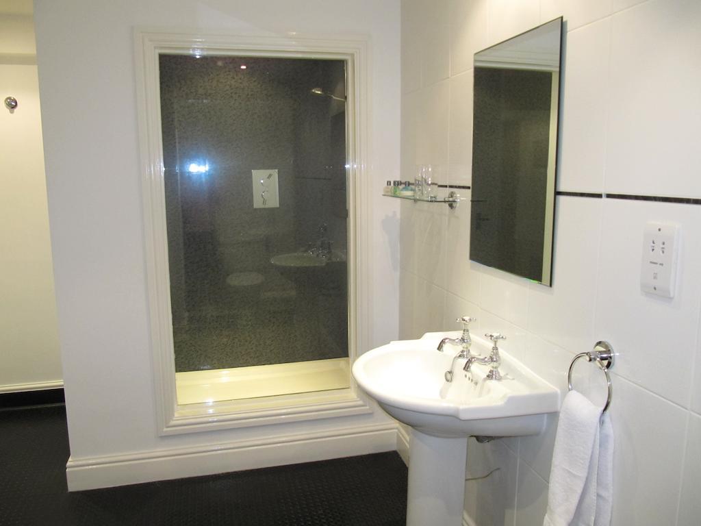 Bath Arms Crockerton Hotel Уорминстър Екстериор снимка