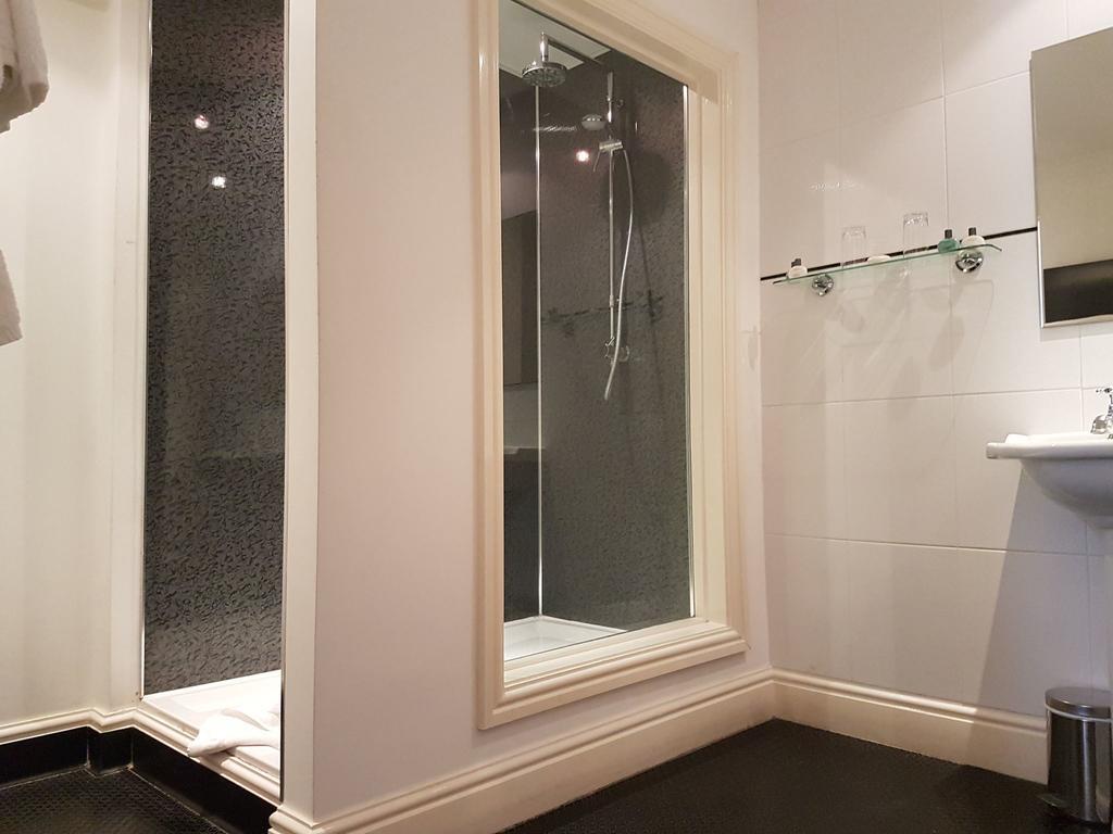 Bath Arms Crockerton Hotel Уорминстър Екстериор снимка